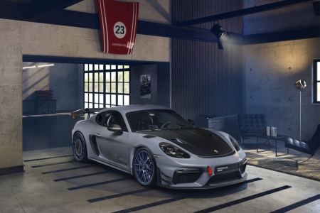 7 minutes 3.121 seconds or 6.179 seconds quicker than the regular 718 Cayman GT4 RS around the Nürburgring Nordschleife. That's what the Manthey Kit brings to the table, and will be available from Porsche Centres worldwide.