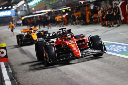 The Marina Bay Street Circuit just dished out one of the most heart-pounding qualifying sessions in its history of Formula 1 action. Carlos Sainz, the Spaniard with the need for speed, grabbed his first-ever pole position in style at the 2023 Singapore Grand Prix.
