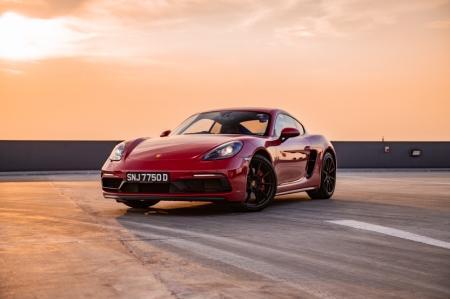 After a solid four years of vouching for that grunty turbocharged four-cylinder in the 718 Cayman, Stuttgart has had a bit of an epiphany and done a U-turn. They've went and plonk in a slightly detuned version of the latest Cayman GT4's 4.0-litre flat-six, and gave life to this - the new Cayman GTS.

Wait, didn’t this name previously exist? You see, Porsche already introduced a 'GTS' version of the 982-generation 718 Cayman back in the spring of 2018. It had a 2.5-litre flat-four turbo engine, juiced up to 361bhp. It was fun, sure, but didn’t have the same kind of ferocity as other competitors.

This latest one though, launched back in 2020, dumps the flat-4-pot for a 6er, and my god it makes a ton of difference. So, if you were one of the proud owners of the first-gen 982-GTS, well, you might want to make yourself a cup of tea and sit this one out.

Because what we have here is so good that you might just find yourself considering a trade-in.

Quintessential sportscar essence