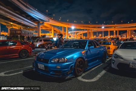 Gather around fellow car aficionados, because we're talking about a place that's practically a legend in the realm of Japanese car culture - the Daikoku Parking Area.

This is the spot where the asphalt meets automotive history, and it's a tale of evolution, from the underground to the mainstream, with a dash of chaos.
