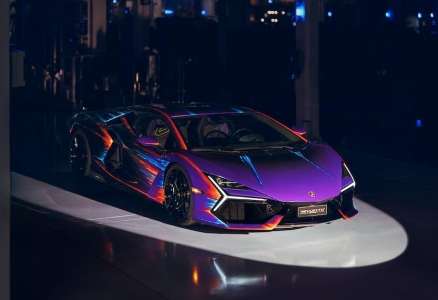 Lamborghini is celebrating the important milestone of its 60th anniversary through art, and they’re doing so by presenting a Revuelto 'Opera Unica' - a one-off piece of art unveiled during Art Basel Miami Beach 2023.

Showcasing a highly customised version of the Revuelto, the brand’s first V12 hybrid plug-in HPEV (High-Performance Electrified Vehicle), this 'Opera Unica' has been envisioned thanks to the artistic concept and development of Centro Stile and under the direction of Lamborghini's Ad Personam team.
