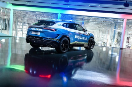 The successful twenty-year collaboration between Automobili Lamborghini and the Italian “Polizia di Stato” continues.

This time, the Sant’Agata Bolognese carmaker has delivered a Urus Performante to the Italian Highway Police, which will enter into service in 2024.
